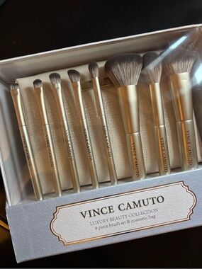 NWT Vince Camuto Gold 8-Piece Makeup Brush Set